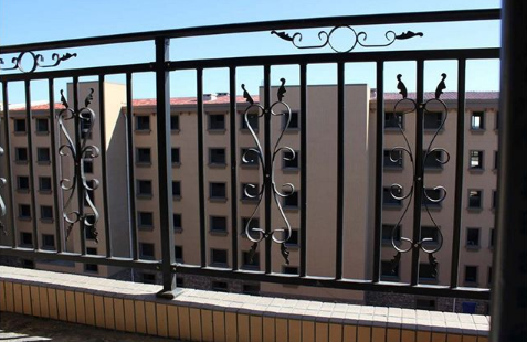 鋅鋼護欄可以在不同地段設計使用