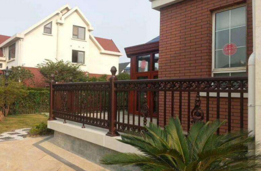 陽臺護欄樣式圖