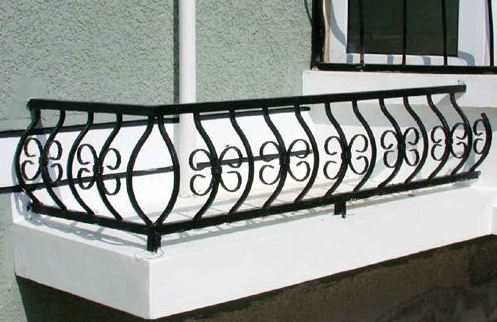 鐵藝陽臺護欄給人的感覺如何?