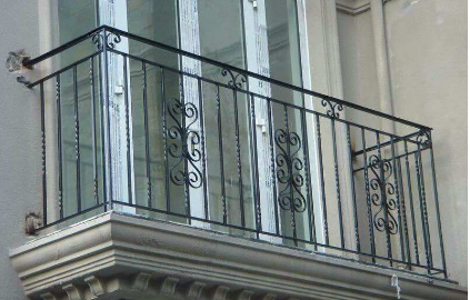 鐵藝陽臺護欄效果圖