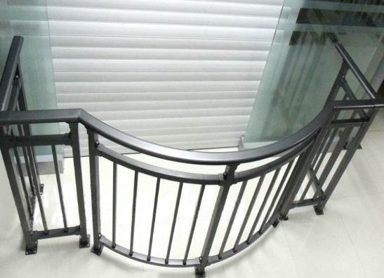 陽(yáng)臺(tái)欄桿