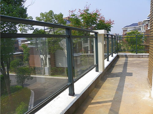 鋅合金護欄與市場同類護欄相比有哪些異同