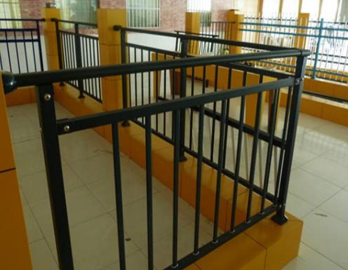 鋁合金陽臺欄桿在清洗的時候要注意什么?